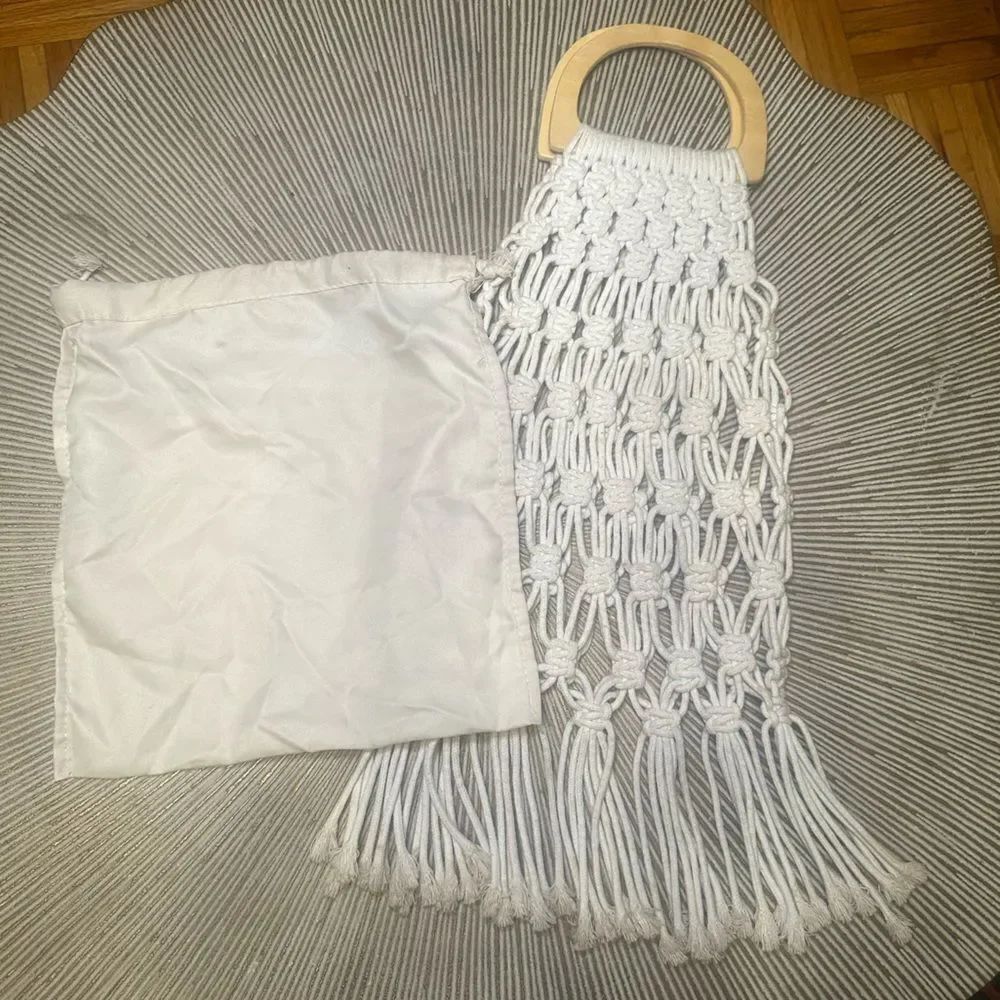 White Macrame Handbag with Wooden Handle
